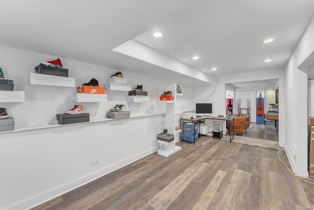 8614 Lakeview Avenue, Crystal Lake, IL 60014