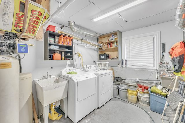 8614 Lakeview Avenue, Crystal Lake, IL 60014