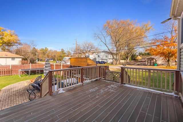 8614 Lakeview Avenue, Crystal Lake, IL 60014