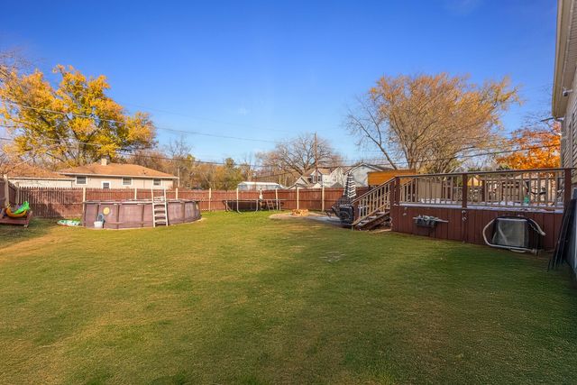 8614 Lakeview Avenue, Crystal Lake, IL 60014