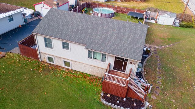 8614 Lakeview Avenue, Crystal Lake, IL 60014