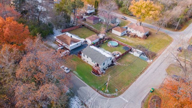 8614 Lakeview Avenue, Crystal Lake, IL 60014