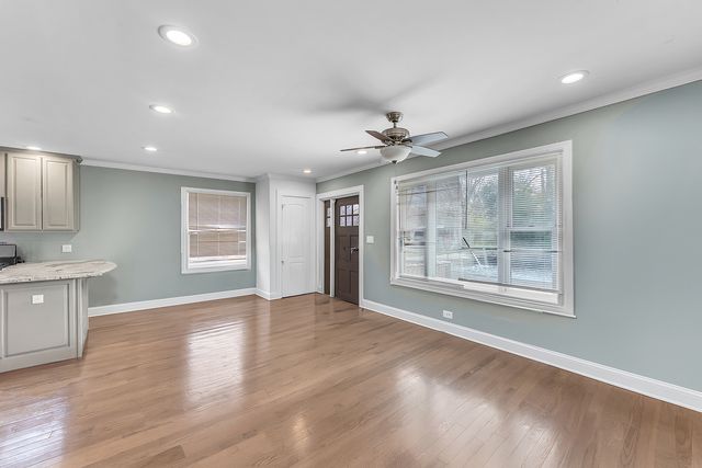 8614 Lakeview Avenue, Crystal Lake, IL 60014