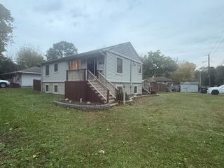 8614 Lakeview Avenue, Crystal Lake, IL 60014