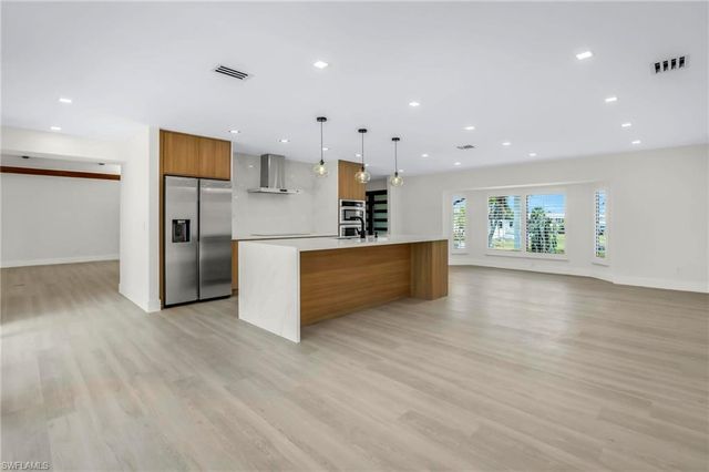 105 Sinclair ST SE, Port Charlotte, FL 33952