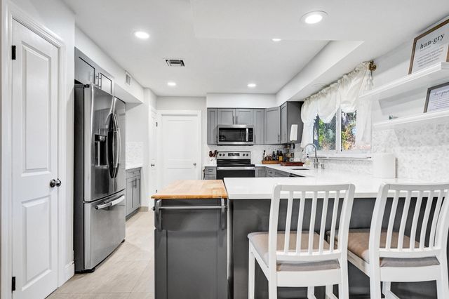 201 SE 24 Avenue, Boynton Beach, FL 33435