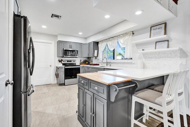 201 SE 24 Avenue, Boynton Beach, FL 33435