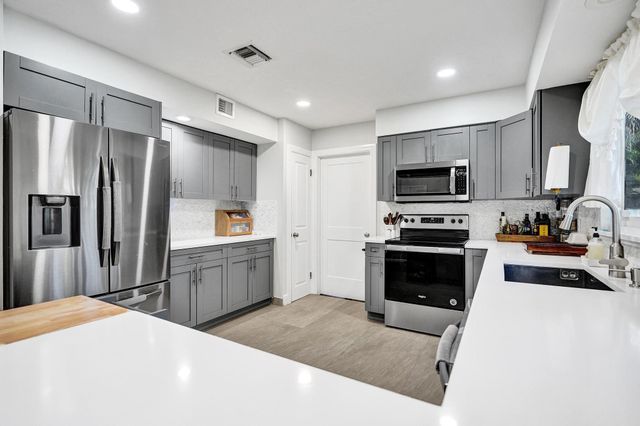 201 SE 24 Avenue, Boynton Beach, FL 33435