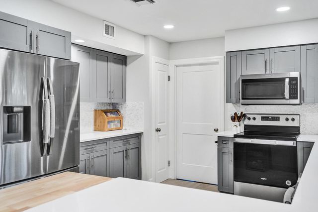 201 SE 24 Avenue, Boynton Beach, FL 33435