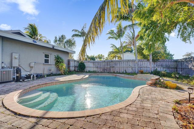 201 SE 24 Avenue, Boynton Beach, FL 33435