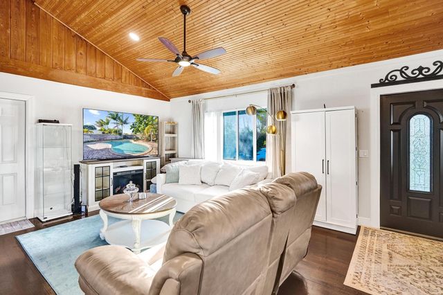 201 SE 24 Avenue, Boynton Beach, FL 33435