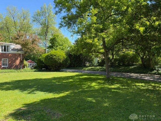 221 Grandon Road, Oakwood, OH 45419