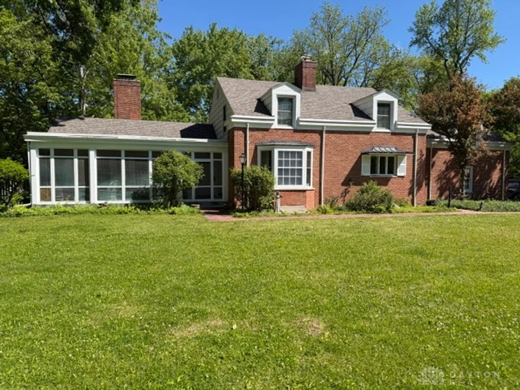 221 Grandon Road, Oakwood, OH 45419