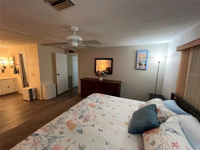 984 JOLANDA CIRCLE, Venice, FL 34285