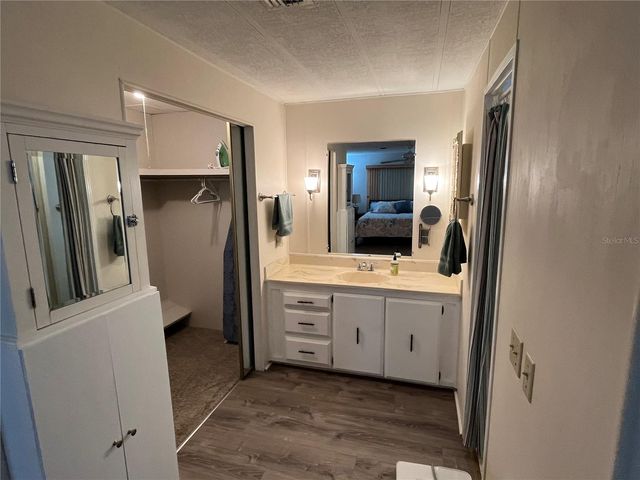 984 JOLANDA CIRCLE, Venice, FL 34285