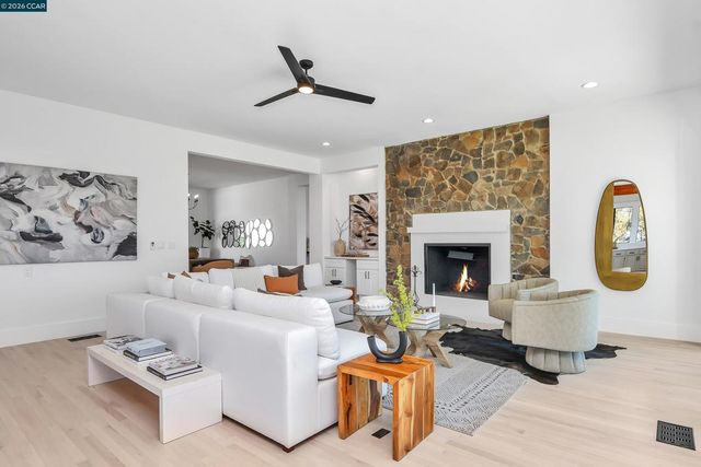 420 Leon Ct, Clayton, CA 94517