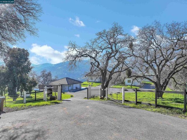 420 Leon Ct, Clayton, CA 94517