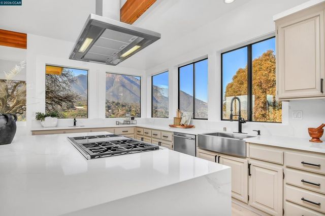 420 Leon Ct, Clayton, CA 94517