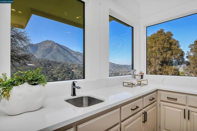 420 Leon Ct, Clayton, CA 94517