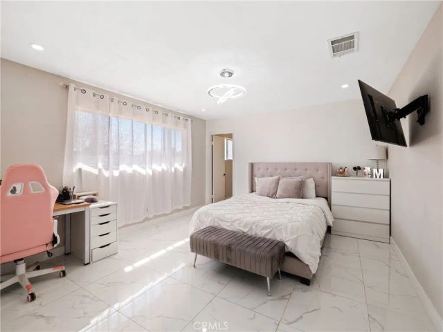 8998 8th Avenue, Hesperia, CA 92345