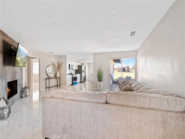 8998 8th Avenue, Hesperia, CA 92345