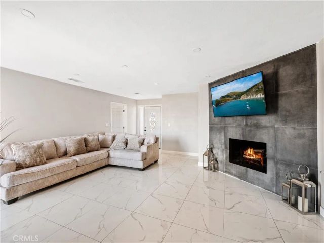 8998 8th Avenue, Hesperia, CA 92345