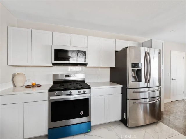 8998 8th Avenue, Hesperia, CA 92345