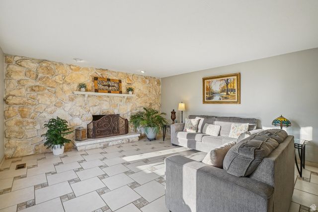 2964 W CONTINENTAL CIR, Taylorsville, UT 84129