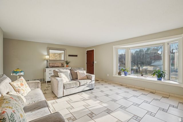 2964 W CONTINENTAL CIR, Taylorsville, UT 84129