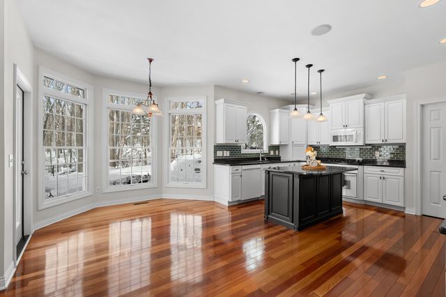 6480 Breezy Point Lane, Kalamazoo, MI 49009