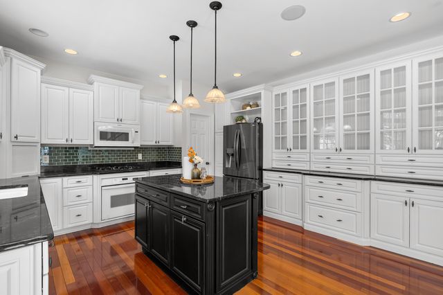 6480 Breezy Point Lane, Kalamazoo, MI 49009