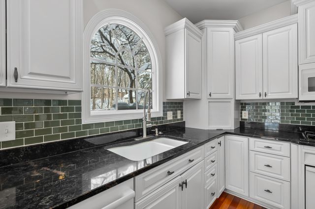 6480 Breezy Point Lane, Kalamazoo, MI 49009