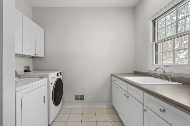 6480 Breezy Point Lane, Kalamazoo, MI 49009