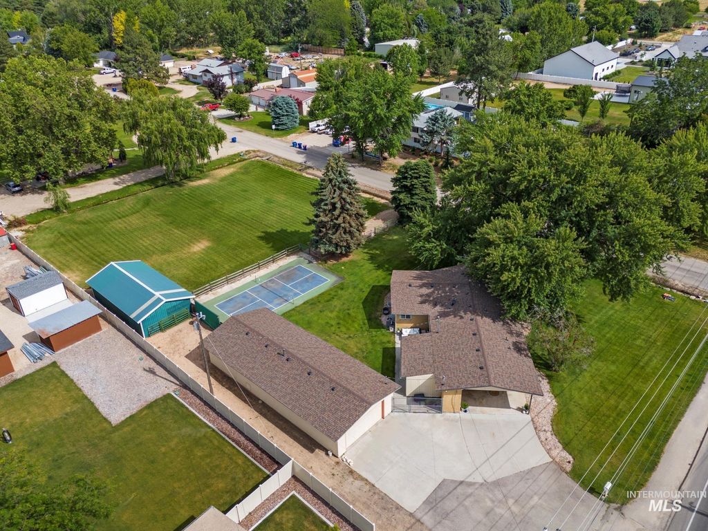 4320 N Locust Grove, Meridian, ID 83646
