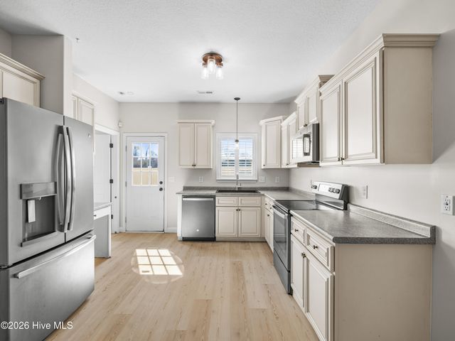 308 Winstead Loop Road, Richlands, NC 28574