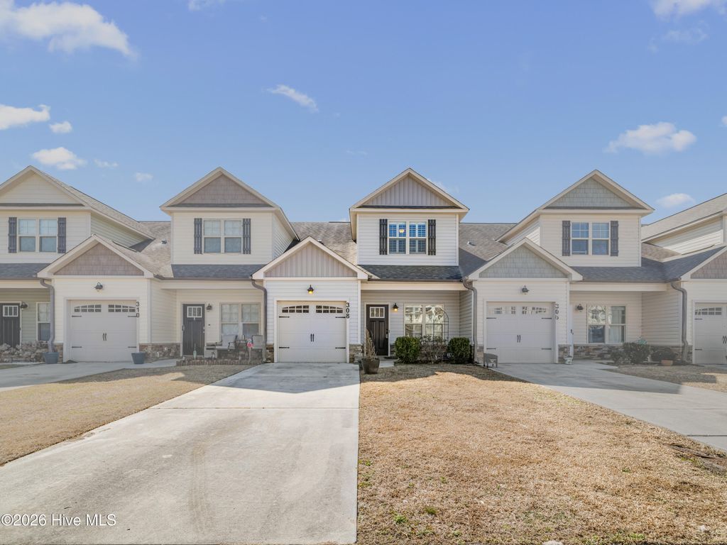 308 Winstead Loop Road, Richlands, NC 28574