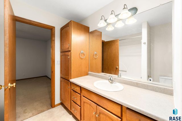 7247 W Chesapeake Ln Lane, Sioux Falls, SD 57106