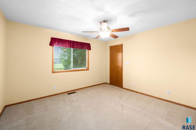 7247 W Chesapeake Ln Lane, Sioux Falls, SD 57106