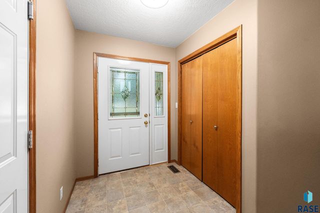 7247 W Chesapeake Ln Lane, Sioux Falls, SD 57106
