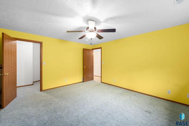 7247 W Chesapeake Ln Lane, Sioux Falls, SD 57106