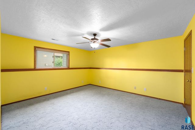 7247 W Chesapeake Ln Lane, Sioux Falls, SD 57106