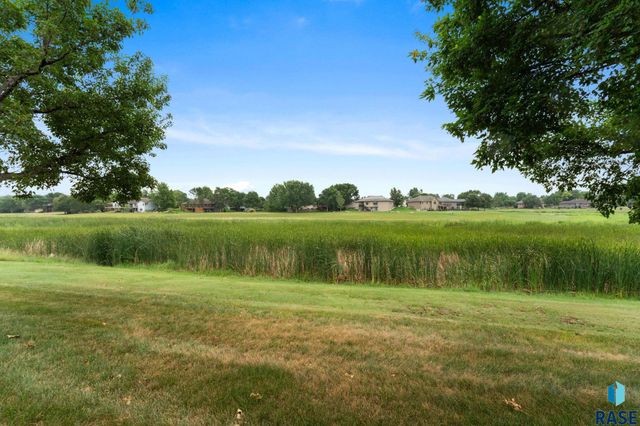 7247 W Chesapeake Ln Lane, Sioux Falls, SD 57106