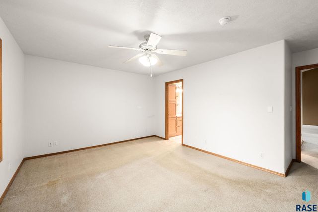 7247 W Chesapeake Ln Lane, Sioux Falls, SD 57106