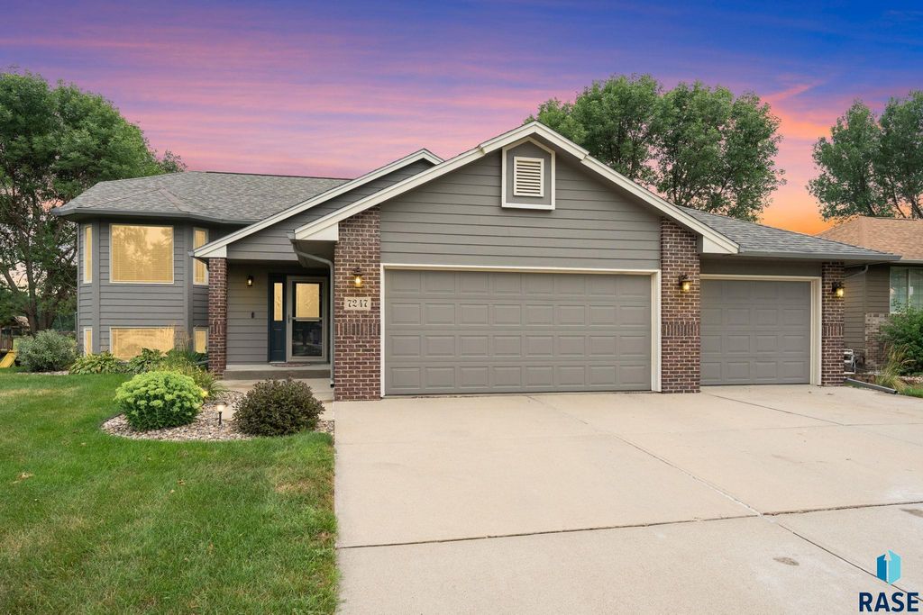 7247 W Chesapeake Ln Lane, Sioux Falls, SD 57106