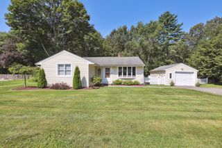 22 Lake Road, Woodbury, CT 06798