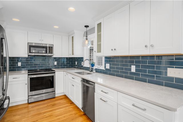 59 Beaverbrook Rd, Burlington, MA 01803