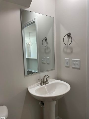 102 Mclauren Place, Fountain Inn, SC 29644