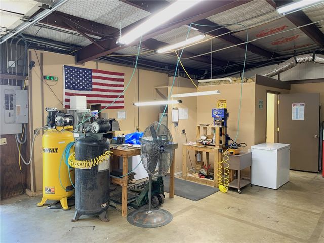 807 W Corsicana Street, Athens, TX 75751