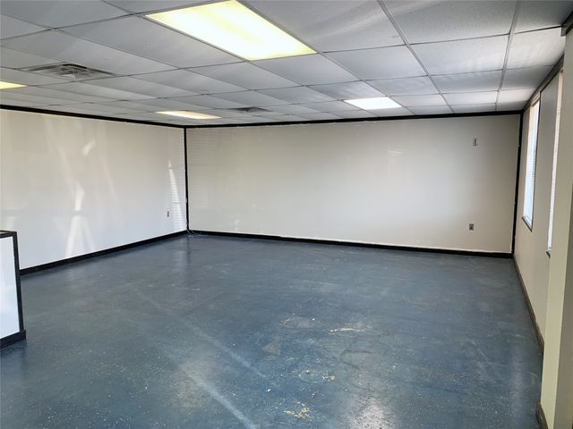 807 W Corsicana Street, Athens, TX 75751
