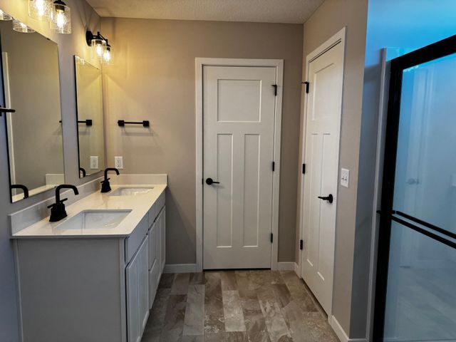 12736 Farnham Lane, Rogers, MN 55374